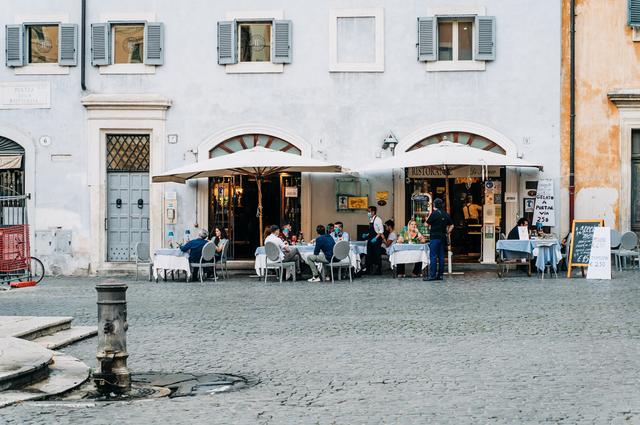 Gabriella Clare Marino / Unsplash Кафе в Риме