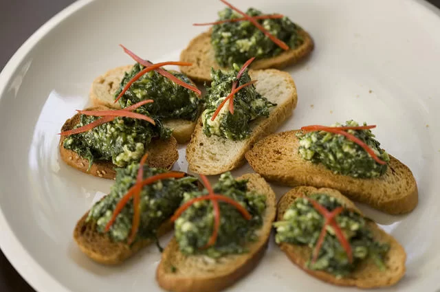 Кростини - гренки с куриной печенью