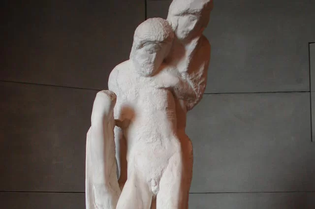 Автор: Paolo da Reggio - собственная работа, CC BY-SA 3.0, https://commons.wikimedia.org/w/index.php?curid=465664 Микеланджело Мадонна оплакивающая Христа замок Сфорца