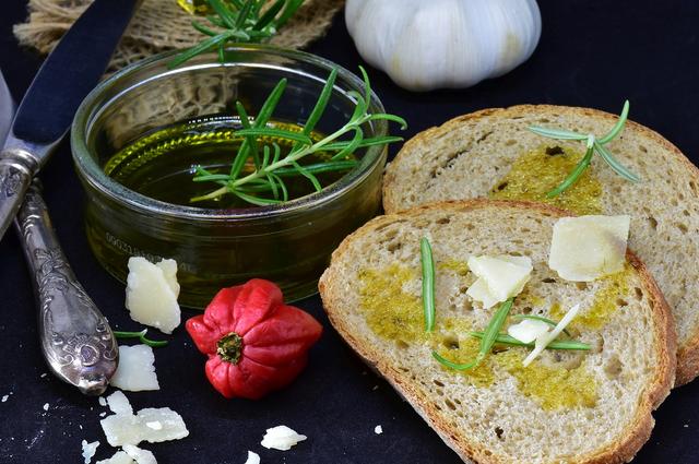 Хлеб и оливковое масло