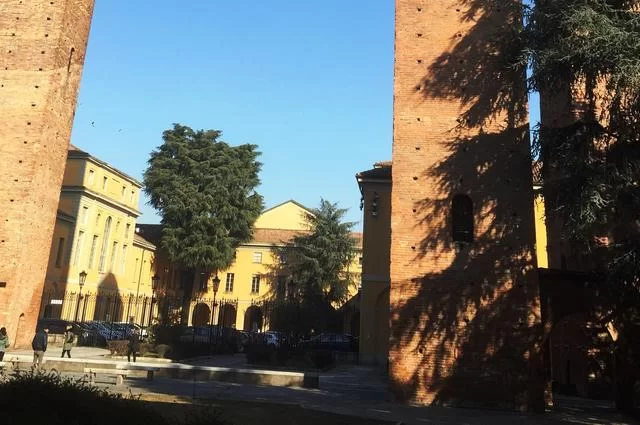 Di FabioRomanoni - Opera propria, CC BY-SA 4.0, https://commons.wikimedia.org/w/index.php?curid=76383225 Площадь Леонардо да Винчи Павия