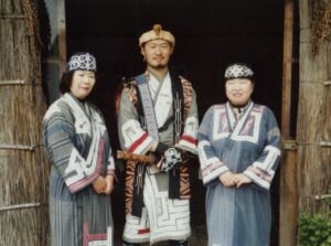 Айны