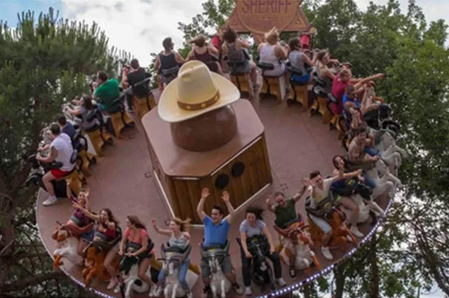 аттракцион в зоне Far West в парке Cinecittà World аттракцион в зоне Far West в парке Cinecittà World