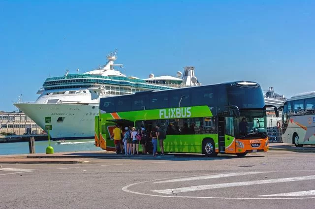 Автобус фирмы Flixbus Автобус в Венеции