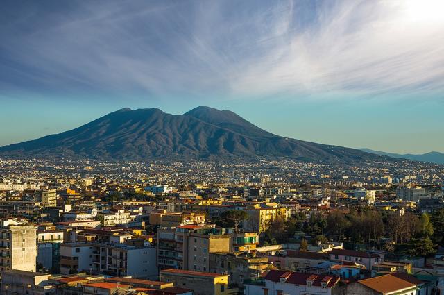 Изображение Francesco Palermo с сайта Pixabay Панорама Неаполя
