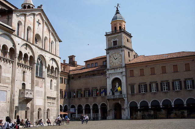 Di Hierakares - Opera propria, CC BY 3.0, https://commons.wikimedia.org/w/index.php?curid=6802701 Модена дворец площадь