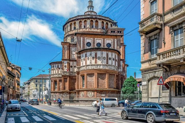 Изображение Dimitris Vetsikas с сайта Pixabay Милан дорога машины