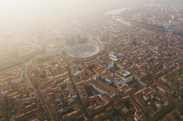 Фото: Shalev Cohen / Unsplash Арена ди Верона с высоты
