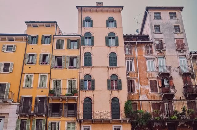 Suzanne Emily O Connor / Unsplash Архитектура Вероны